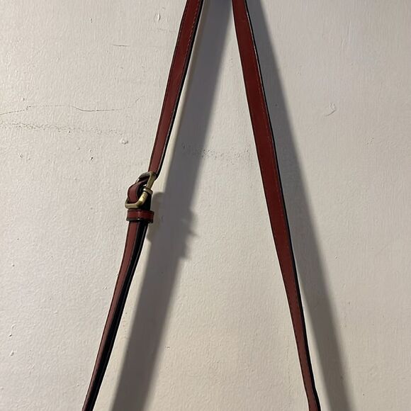 ECOSUSI Navy Blue and Deep Red Vegan Leather Saddle Crossbody Bag - Picture 4 of 11